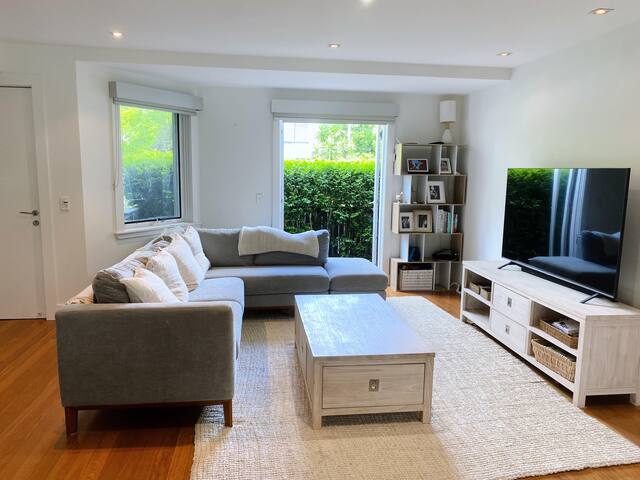 4 Bedroom Family Home in Queens Park gallery image 2