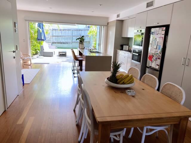 4 Bedroom Family Home in Queens Park gallery image 4