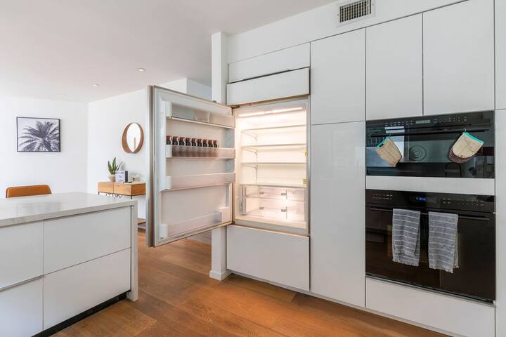 Celebrity Hideout Hollywood Hills Home HotTub+Gym gallery image 4