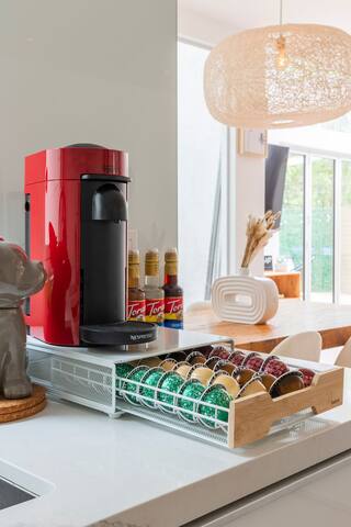 Celebrity Hideout Hollywood Hills Home HotTub+Gym gallery image 3