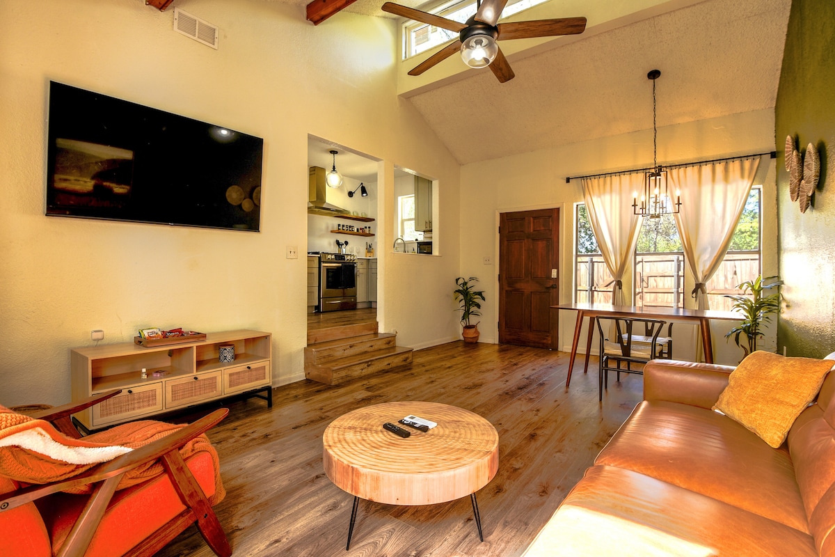 Top Airbnb: Private! SPA! Apartment style unit! in L.O. Daniel
