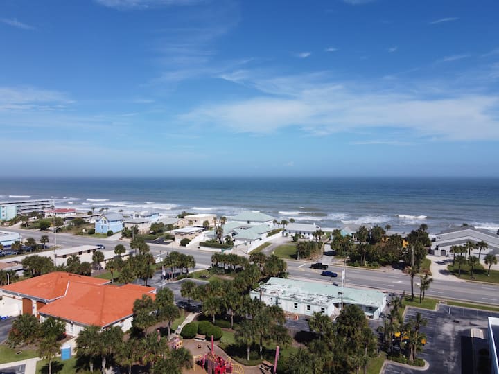 Sunny Beachside Escape - Ormond Beach, FL