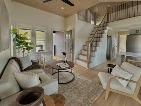 Top performing Airbnb: Highpoint Hideaway A | Lakefront Home | WatersEdge in Tracy City