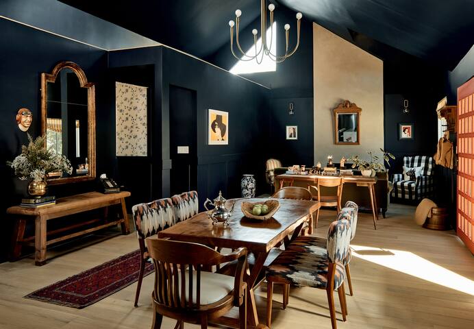 Classic Meets Contemporary gallery image 2