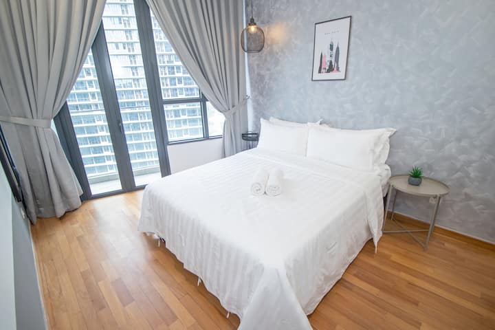 Queen bed for 2 pax in second bedroom
