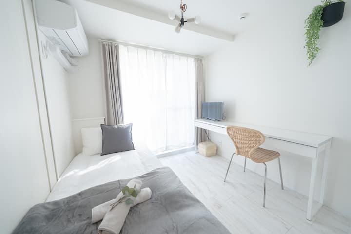 We hebben een futon voorbereid voor een slaapbank, dus het is comfortabel en comfortabel om in te slapen.
Ik heb een futon voorbereid voor de slaapbank, dus het is comfortabel en zorgt voor een goede nachtrust.