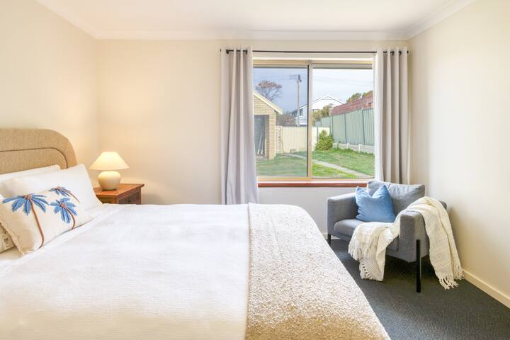 Bračni krevet (širine 150-179 cm).