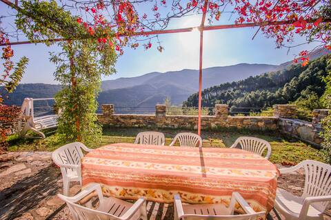 Villa with pool, quiet area