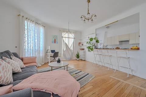 Spacious apartment with hammock + free parking