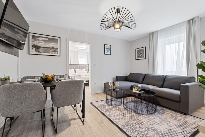 Bright: Suite L For 4 | 2 Bedrooms | Central - Herzogenaurach