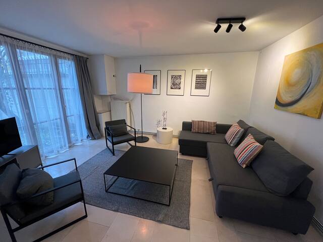 Lovely house in a private garden gallery image 4