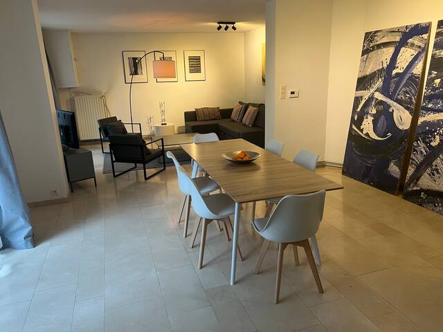 Lovely house in a private garden gallery image 3