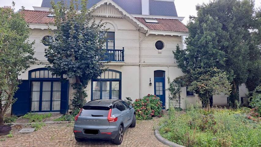Lovely house in a private garden