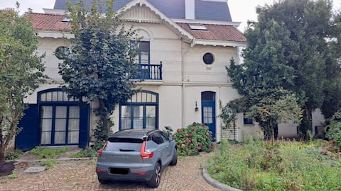 Popular Airbnb listing: Lovely house in a private garden in Etterbeek