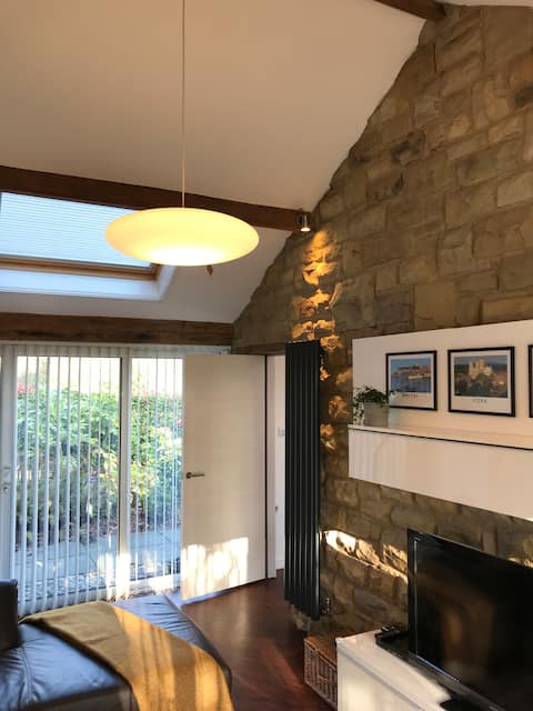 Successful Airbnb property: King bed -wetroom-private lounge in Leeds