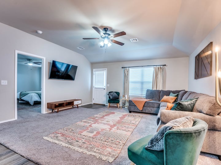 Modern, Cozy & Serene Near Hospitals & Attractions - Yukon, OK