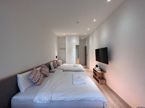 Ming Xin House 202 Misty Room for 4, Legal Homestay Next to Forest Railway (Half Board)