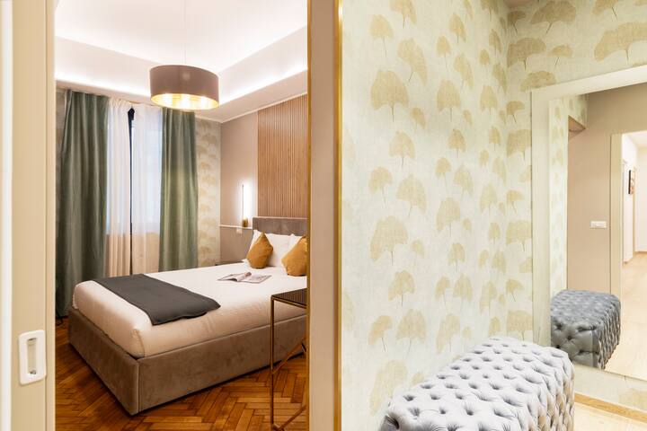 New & Chic 2 Bedroom Apartment – Duomo – 4 Guests gallery image 2