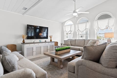 Successful Airbnb property: Summer Siesta - 2 mins to the beach - sleeps 20 in Ocean Isle Beach