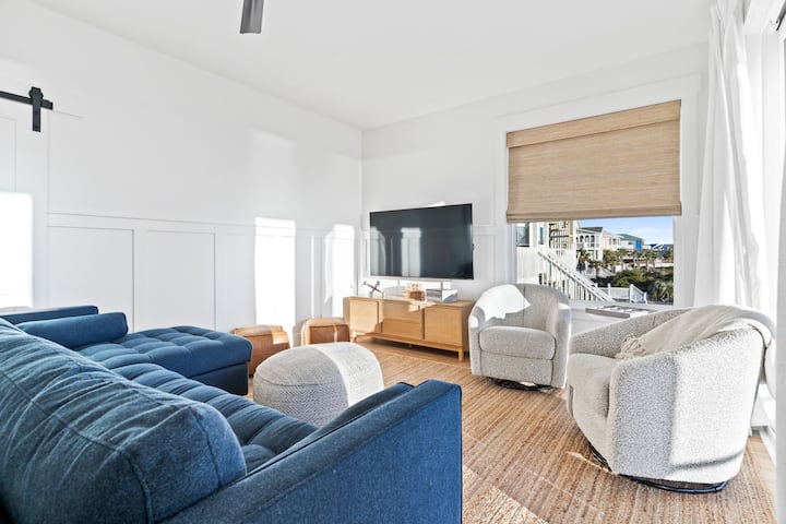 Bedroom 6: Queen sofa bed / game room with smart TV and wet bar