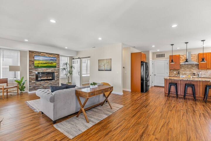 Stylish & Modern Seattle Retreat Near Seward Park! gallery image 4