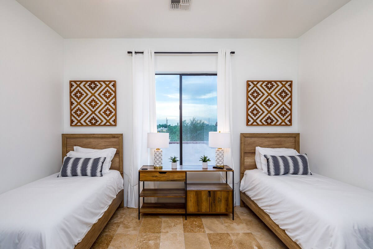 Спалната соба 2 е поврзана со главниот апартман (спална соба 1)