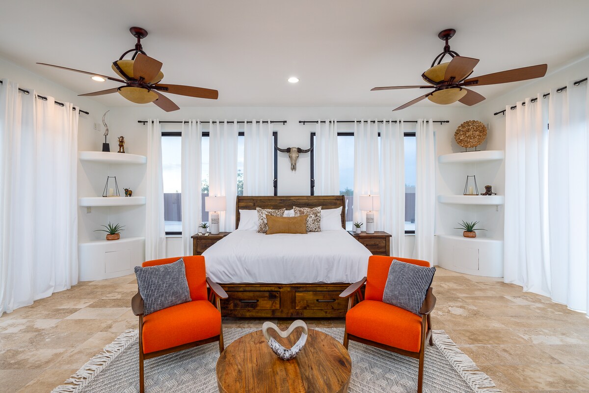 Главен апартман со брачен кревет (широк 180-220 см).