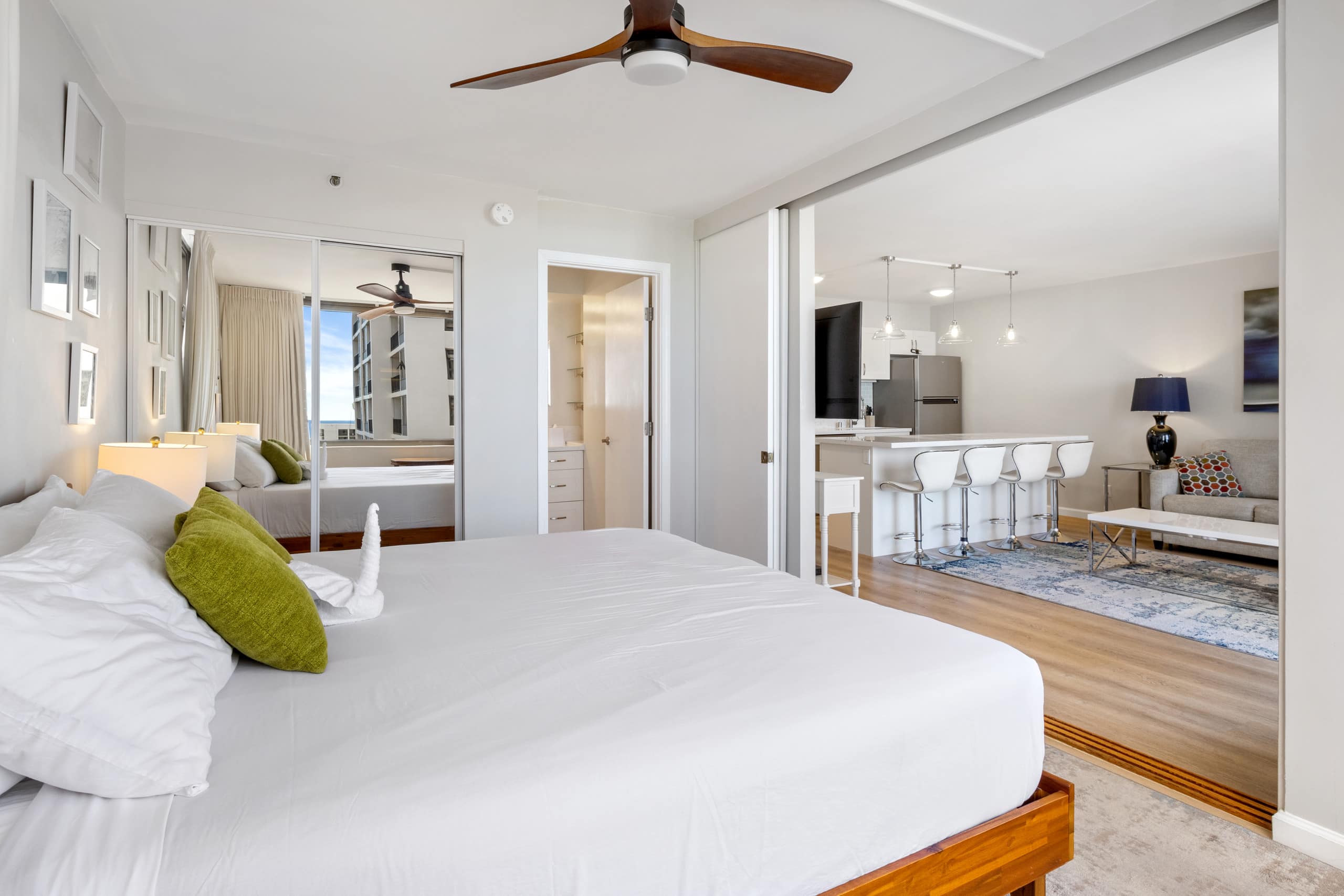 Perfect Waikiki Getaway 1BR OceanView Free Parking - Image 9