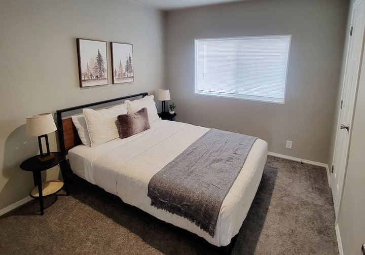 Elegante dormitorio tamaño king