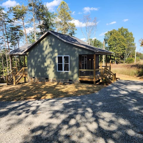 Successful Airbnb property: Lakota Rock Cabin in Winston Salem