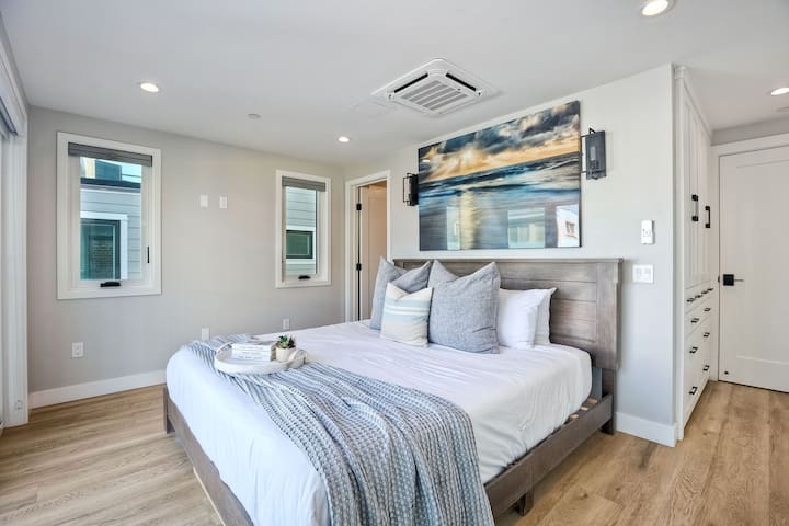 Luxury Ocean Oasis 3BR | Balcony | Firepit gallery image 2