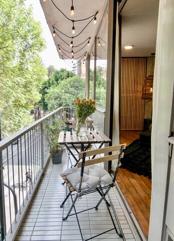 Beautiful Curated & Designed Flat + Great Balcony gallery image 5