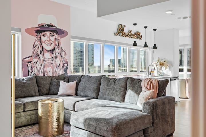 Hold My HALO : Lainey’s Penthouse | FREE Parking!