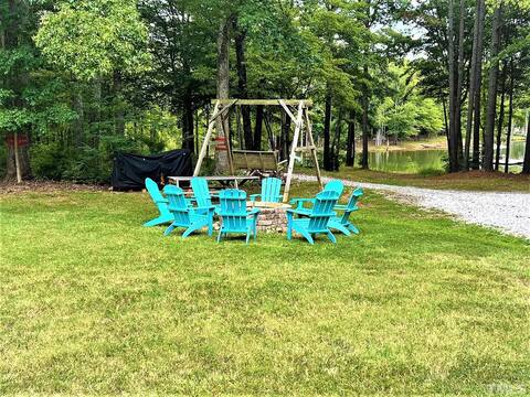 Quiet Family Lakefront Getaway on Kerr Lake