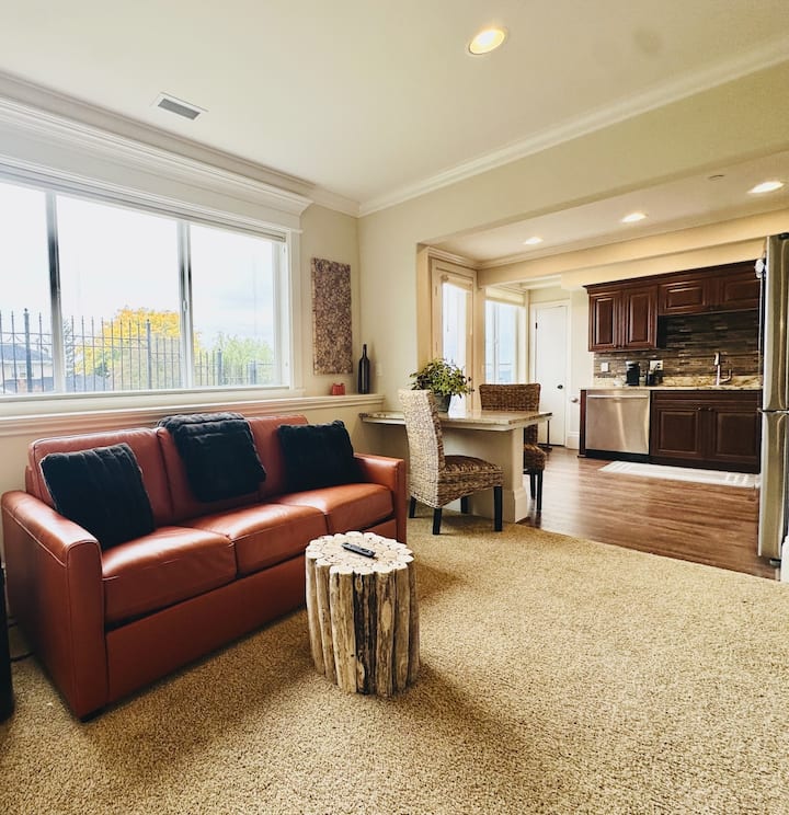 Eastside Gem With Sports Court! - Renton, WA
