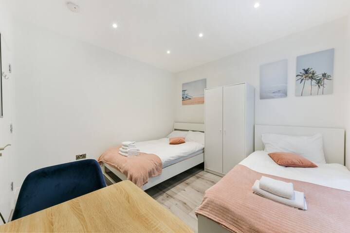 Gorgeous 3 Bedrooms Flat In City Centre gallery image 5