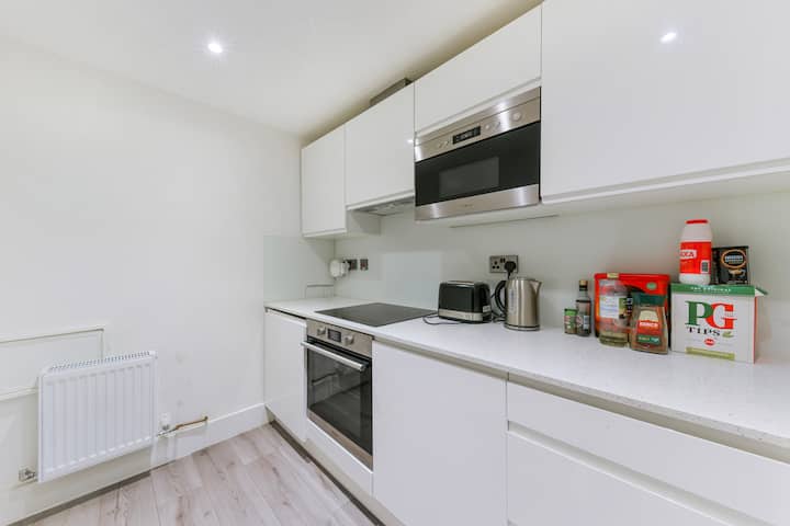 Gorgeous 3 Bedrooms Flat In City Centre - London