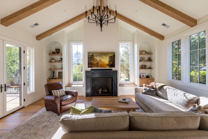 Seattle Custom Home with Pickleball Court gallery image 3