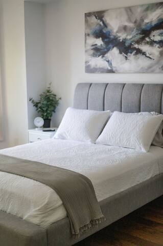 Bright Modernista – Downtown TO gallery image 4