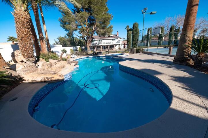 Large, Luxury Villa w/ Pool, Tennis on 3/4 Acre! gallery image 2