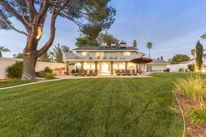 Large, Luxury Villa w/ Pool, Tennis on 3/4 Acre! gallery image 5