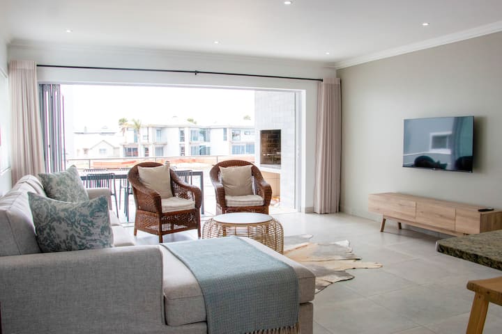 Beach Shack At Kingston - Jeffreys Bay