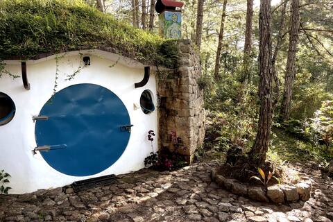 Tabi ni Manong House at the Lallalai Earth Village