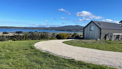 The Barn - Georges Bay, St Helens
