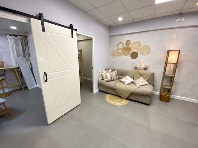 CozyStay 8pax Bohemian apartment at city center