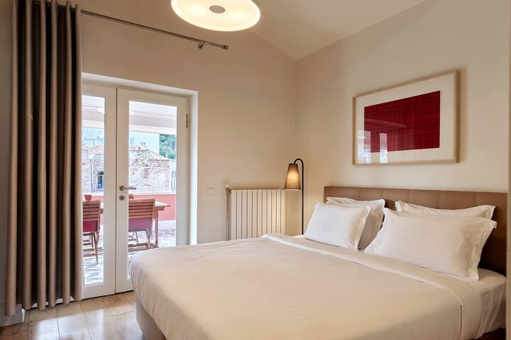 Gorgeous penthouse in the heart of city gallery image 5