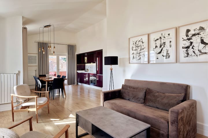 Gorgeous penthouse in the heart of city