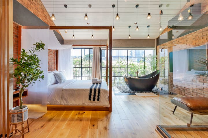 The Glam Loft in Thonglor, a creative escape