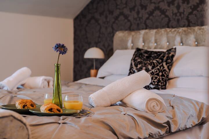 Spacious Home Near Manchester United Stadium gallery image 5