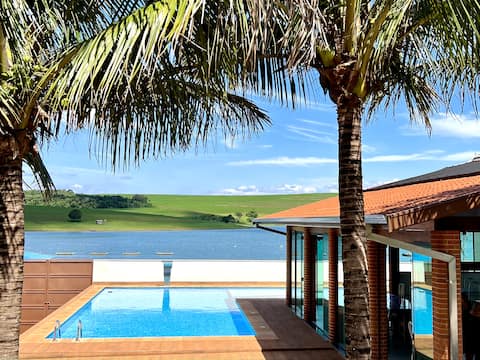5 bedrooms, on the sand, swimming pool and beach court